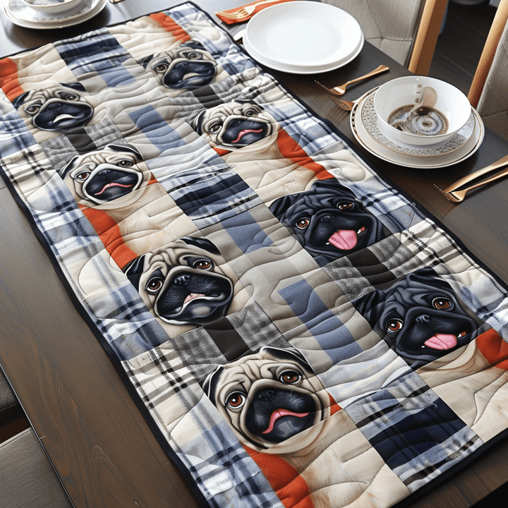 Chemin de Table Matelassé Pugs à Carreaux NCU0TH168